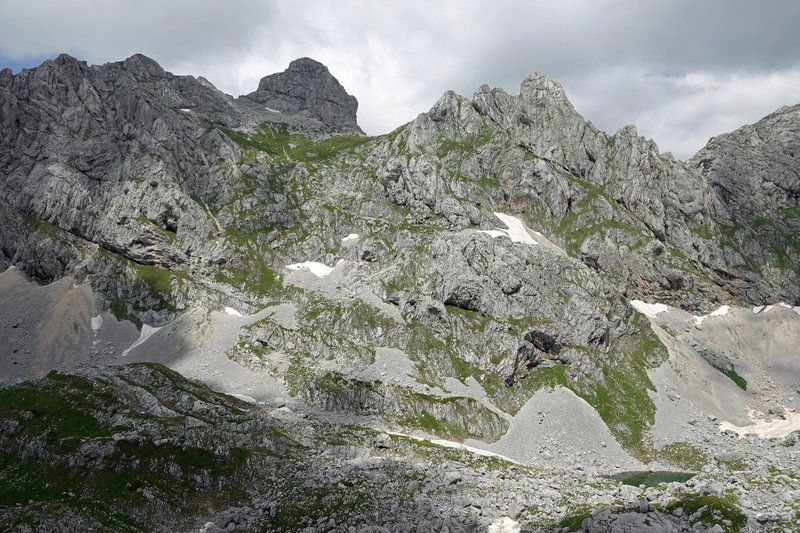 It is a steep 500 meter climb from Zeleni Vir Lake (bottom right) to Babotov Kuk's summit