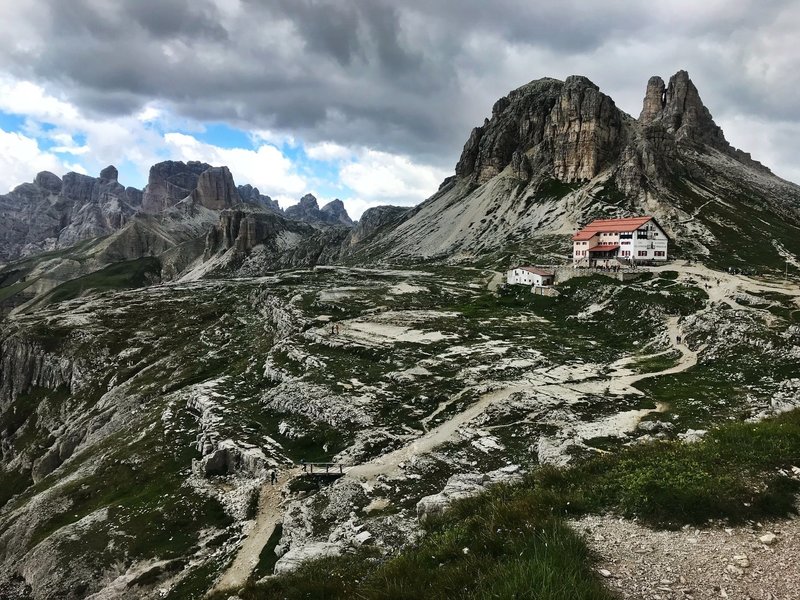 Dolomiti 105 descends from Rifugio Locatelli.