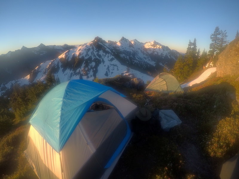 Nothing more serine then a camp, on a mountain, in the morning.