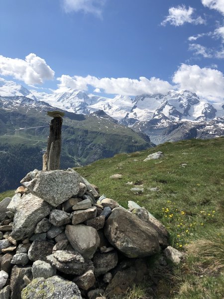 Marking at the top of the second climb. View of Castor and Pollux peaks in the background