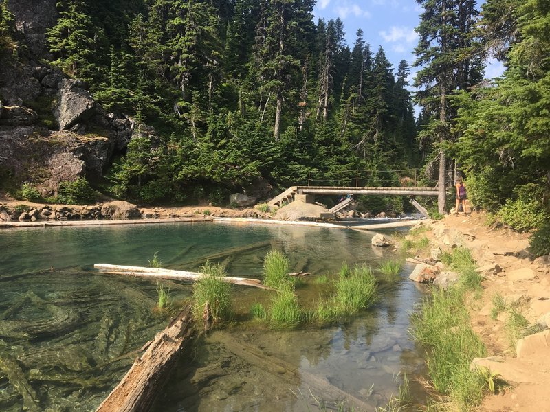 The trail bridge over the end of Lake Garabaldi leads towards the campground.