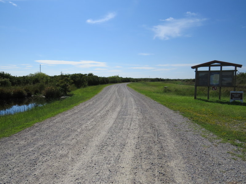 East Dike trail starting on the left hand side of the fork