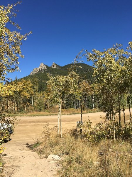 There's a little spur from Mule Deer to a small parking area off Gap Road, due south of Thorodin Mountain. If you see this on your hike, you'll need to turn around to get back on Mule Deer Trail.