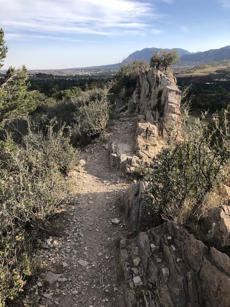 Great ridgeline singletrack with views of the Garden of the Gods