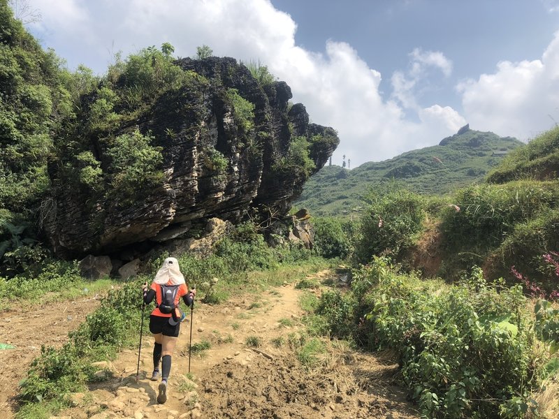 Running through a big stone on VMM trail races.