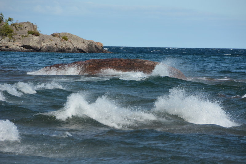 Strong currents and wind result in cool choppy waves