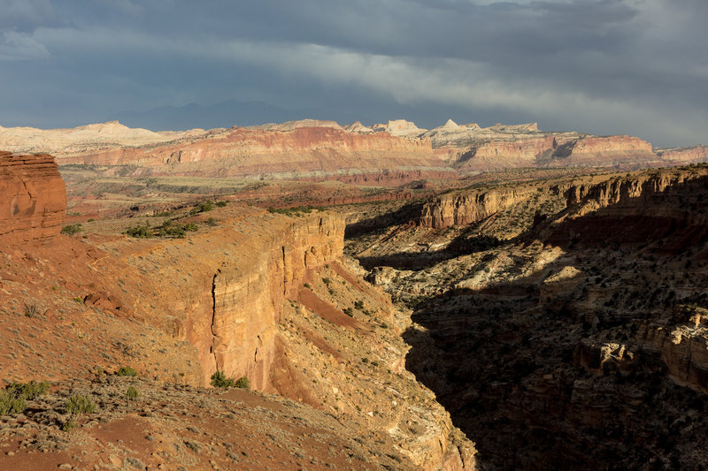 Sulphur Creek and Waterpocket Fold during sunset