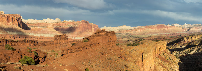 Panorama from Sunset Point across the Waterpocket Fold and Sulphur Creek