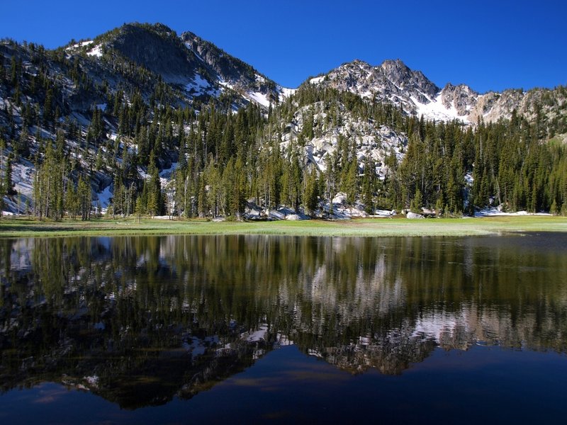 Gunsight Butte and Hoffer Lakes near the north end of the trail