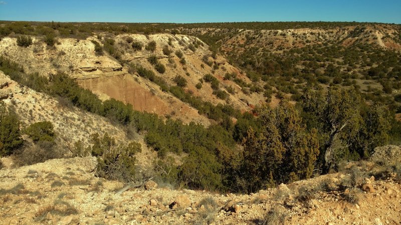 Cliff to the north of the steep hill down into the Tub Springs Draw Valley.