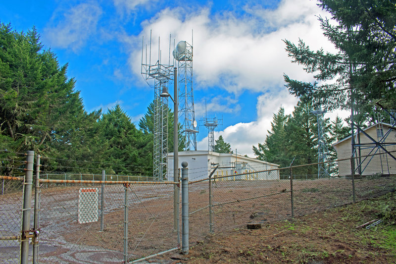 Air Traffic Control Station atop Scarper Peak. All views nearby are obstructed by trees and brush, including a lot of huge, old-growth, moss-covered Douglas Furs