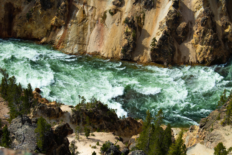 Yellowstone Canyon: A top view of the river from a lookout with a breathtaking view