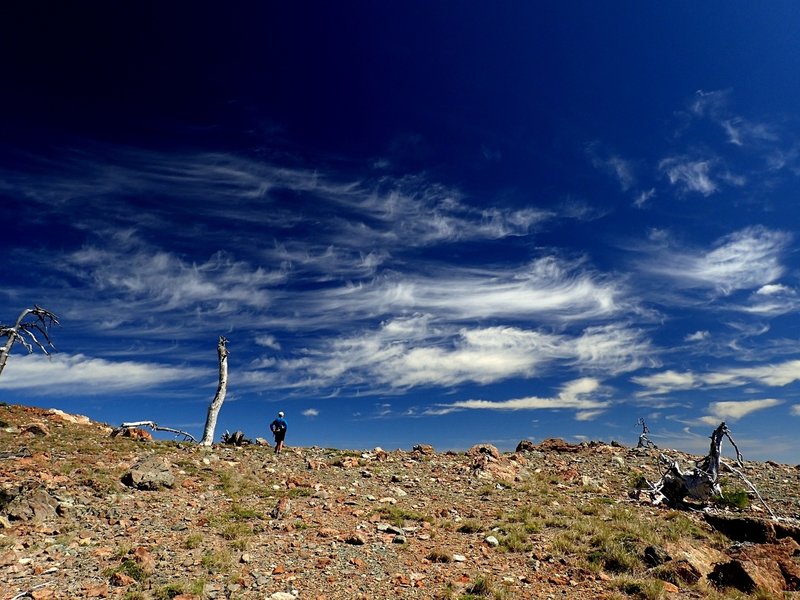 Following the Rim Trail to the ridge crest