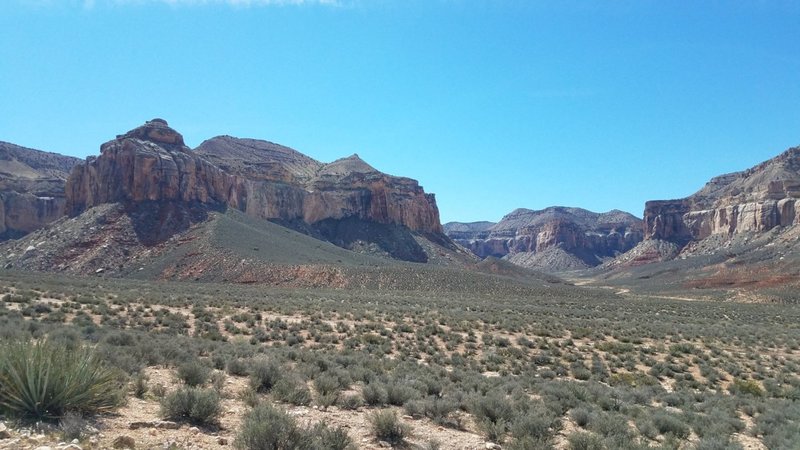 First mile down the trail towards bottom of the canyon.