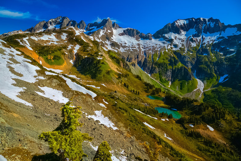 Spider-Formidable Ridge and Col, Ying Yang Lakes Below