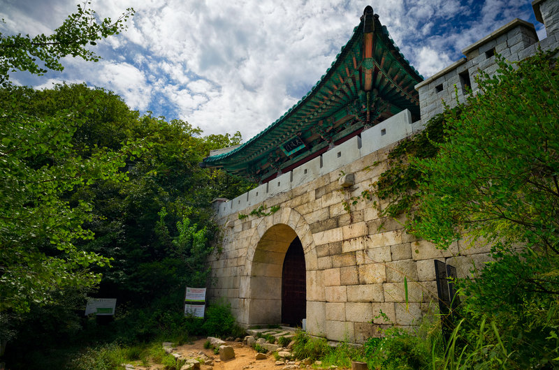 This is the gate where the trail begins to take a more easternly direction on the ridge