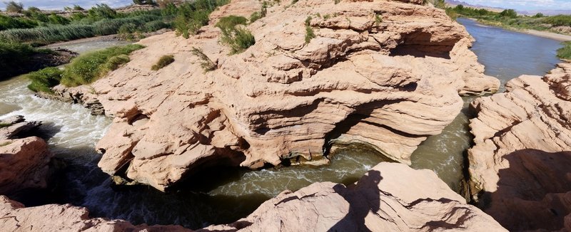 The Las Vegas Wash cut a small slot canyon through a sandstone ridge exposed by lowering lake levels.