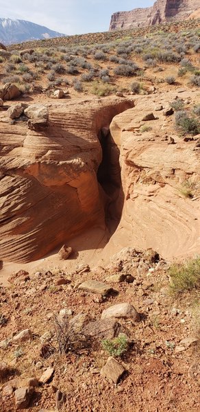 Mini Slot on the trail to Reflection Canyon.