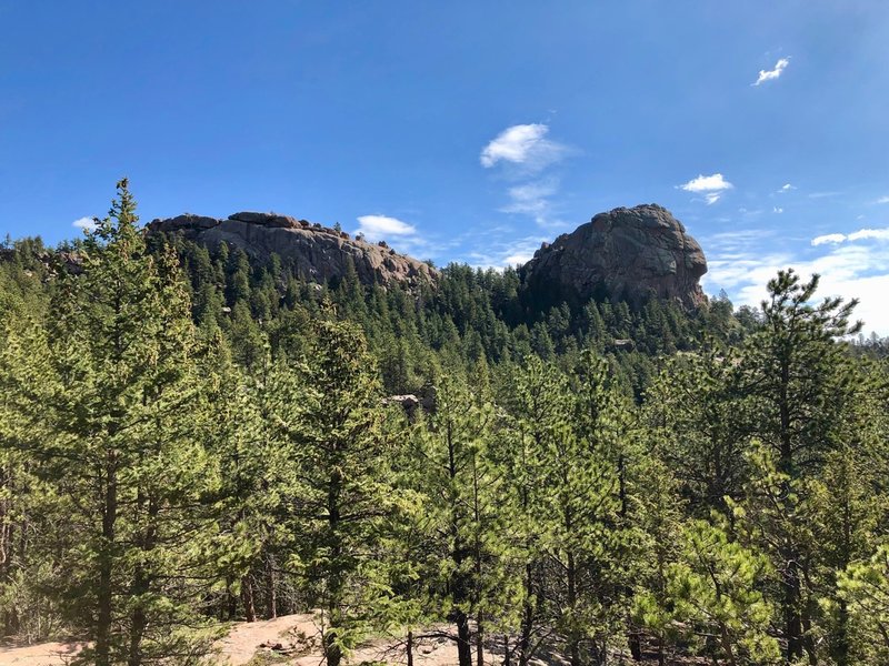 This is apparently The Button Rock (as opposed to Button Rock Mountain which is nearby).