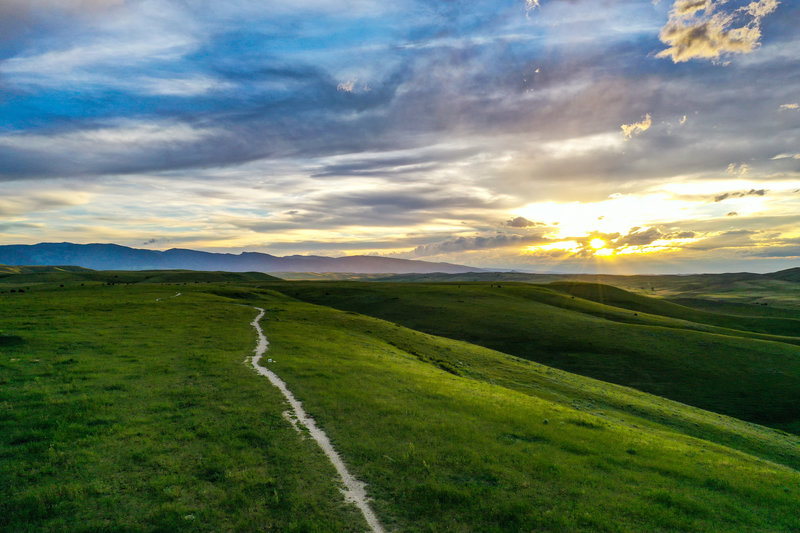 Sunset on Soldier Ridge with the Bighorn Mountains to the west.