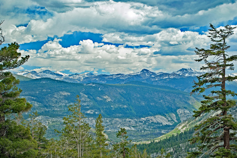 San Joaquin River crosses bottom in front of a low ridge. Behind the ridge, Falls Creek canyon runs from the right side to its headwaters near Red and White Mt. on the left. The Silver Divide and Silver Peak are on the right.