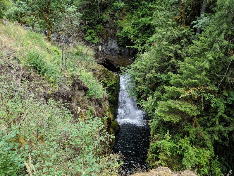 Lower falls on the Deschutes River.