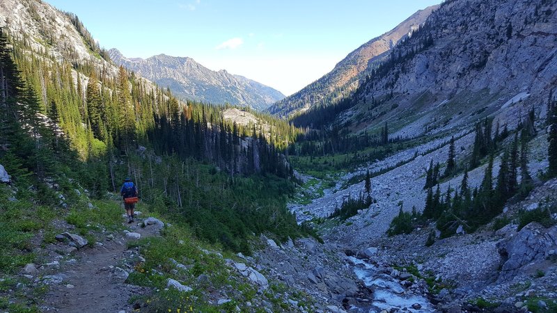 Descending from Frazier Lake heading north.