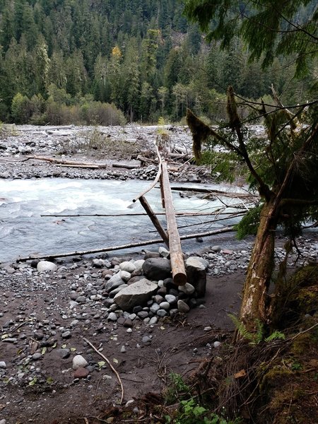 Chenuis Falls Trail