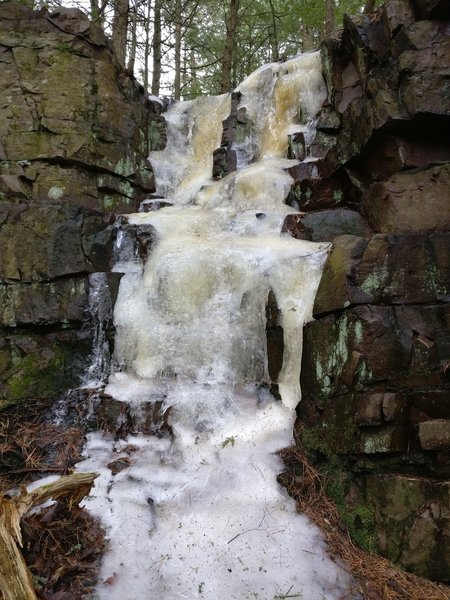 Icy falls near Lichen Rocks