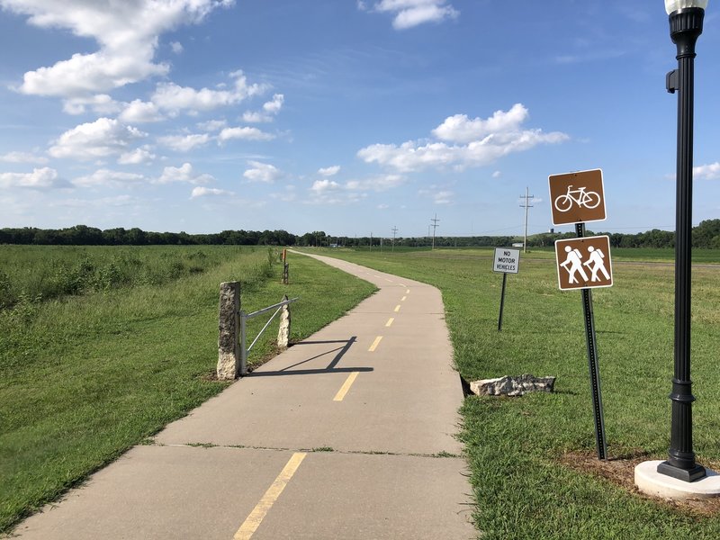 Connecting path between two cities, Cottonwood Falls and Strong City.