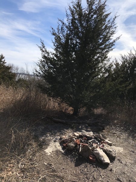 Looks like a common hang out location.  Would be neat to camp midway along this trail!