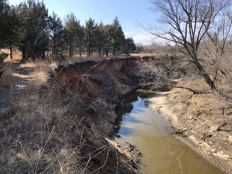 This section of trail has changed over the past 20 years I've hiked these trails; as this has erroded away, there are new trails that are a little further from the edge.