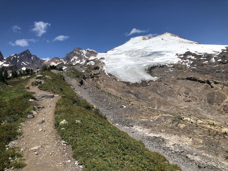 The Railroad Grade Trail leading up to Mount Baker.