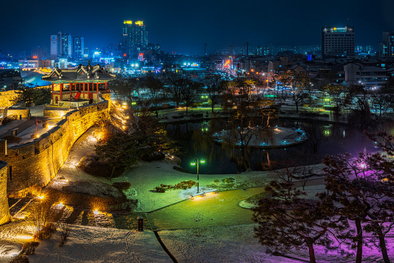 Views of the pond and skyline from the trail.