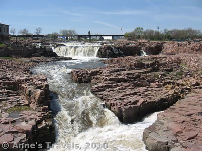 are dogs allowed at falls park in sioux falls