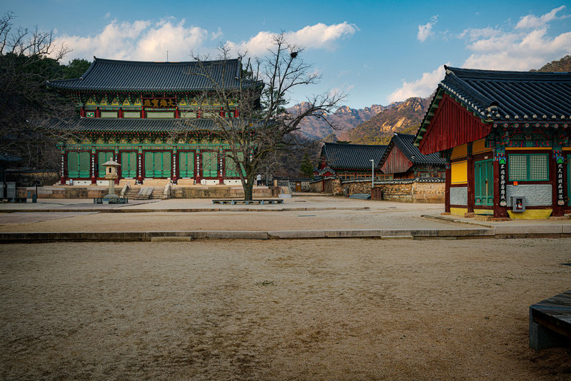 Multiple areas of the temple are open to visitors, some are reserved for temple stays