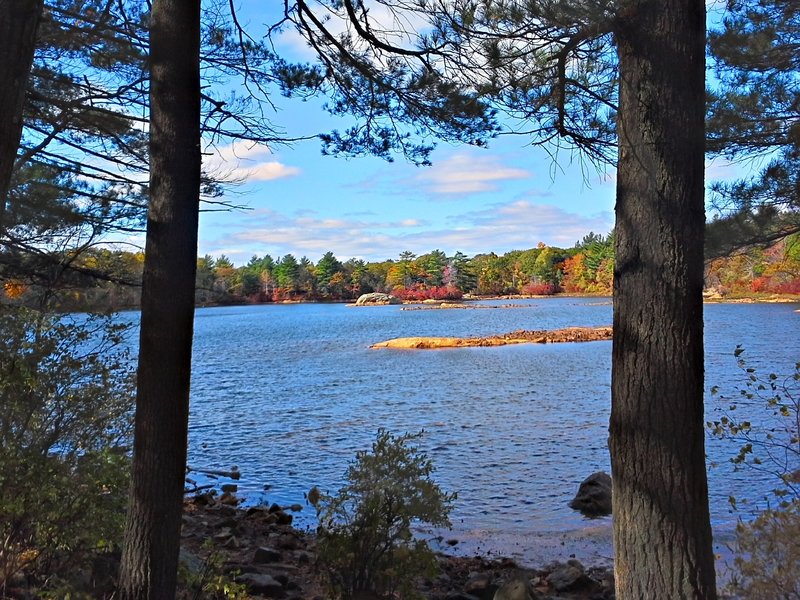 The view of the lake upon entering this trail.