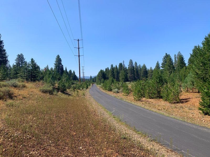 Walking West on the Overland Trail Connector.