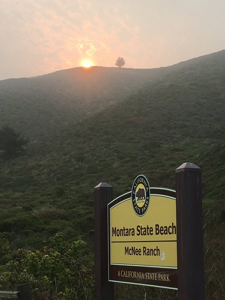 8 am sunrise at trailhead in smokey air.