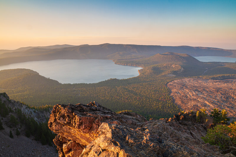 A sunset view over the entire caldera from the viewing area a little past the parking lot.