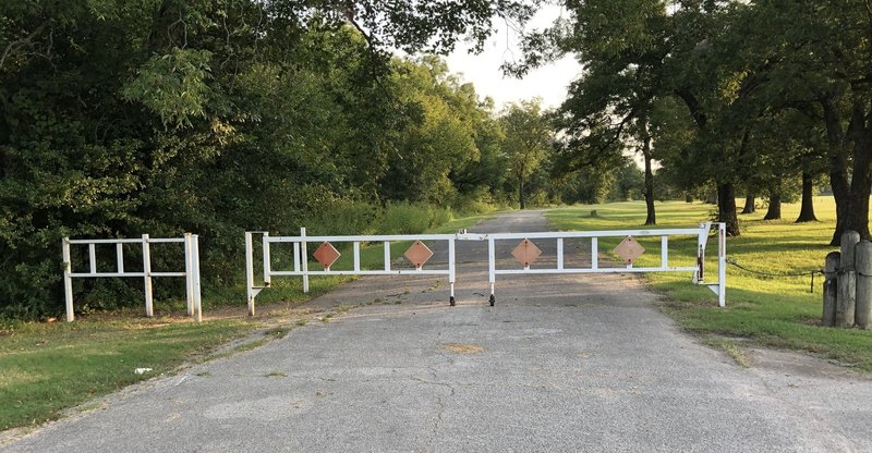 Entrance to Herb Beattie Trail near Shelter #6 in Mohawk Park.