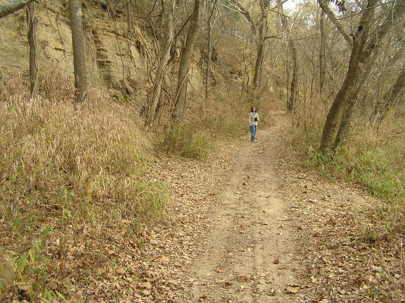 The trail runs along tall cliffs.