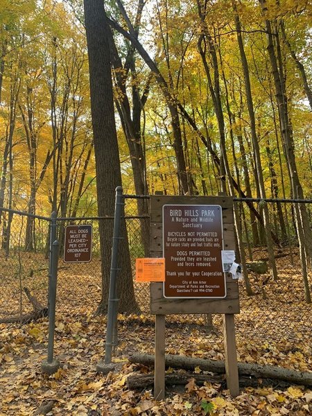 Welcome sign to Bird Hills Park