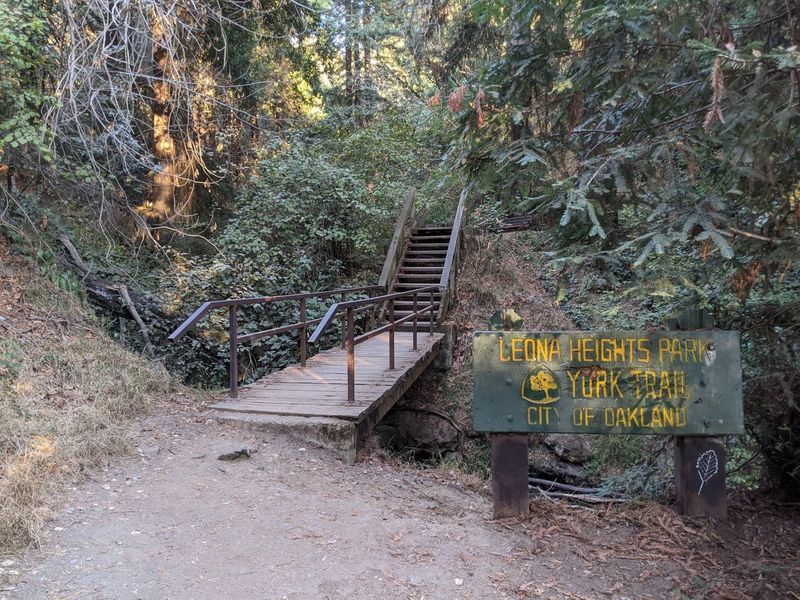 Entry to the Leona Heights Park