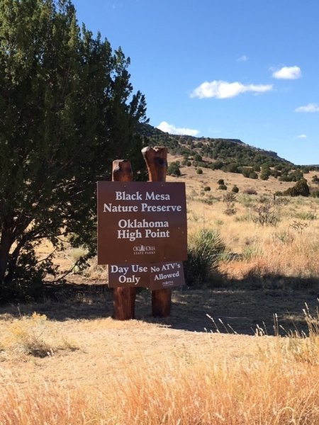 Trailhead. Nice sign!