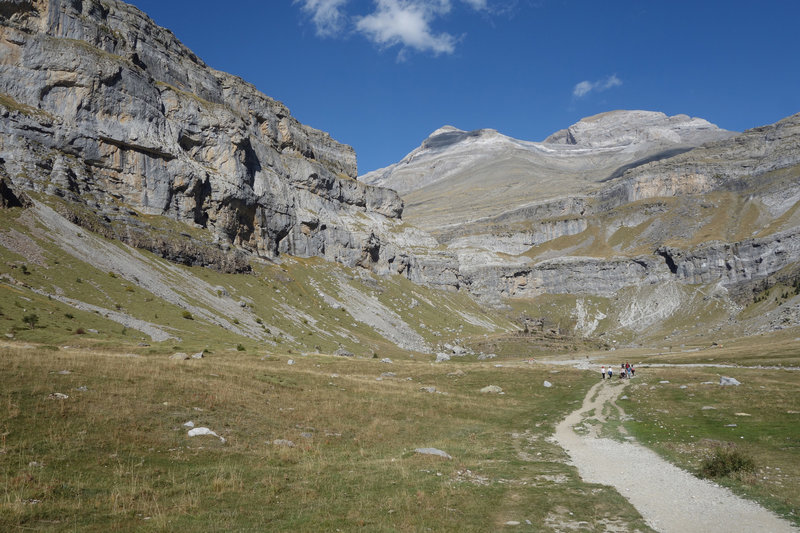 Halfway through the exposed Circo del Soaso (Soaso cirque)