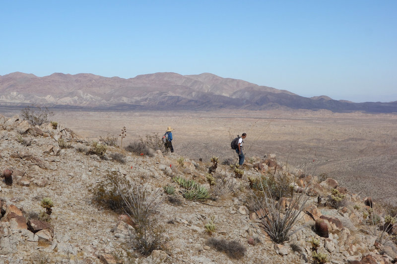 Two hikers descend the ridge back to Canebrake.