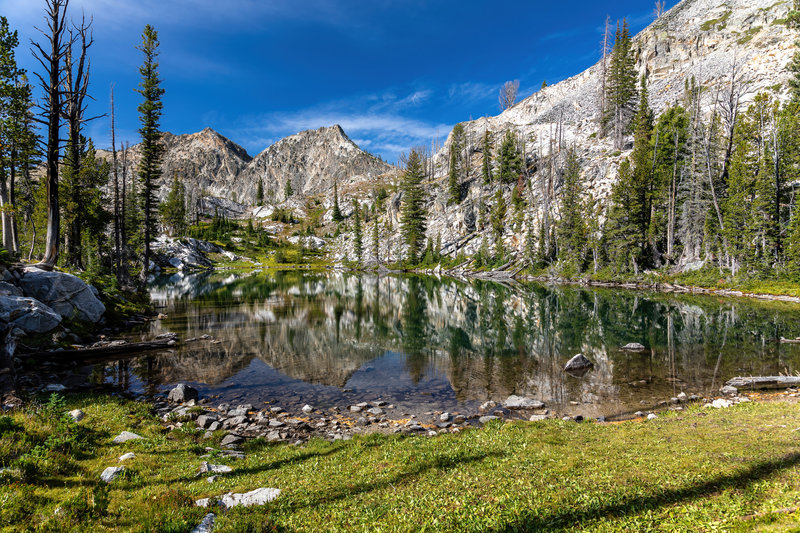 A small unnamed lake just off the trail on the way to Sawtooth Lake.