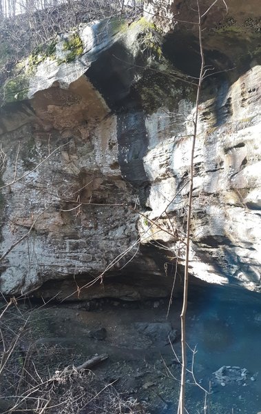 Spectacular Recess Cave containing Turtle Head Rock.