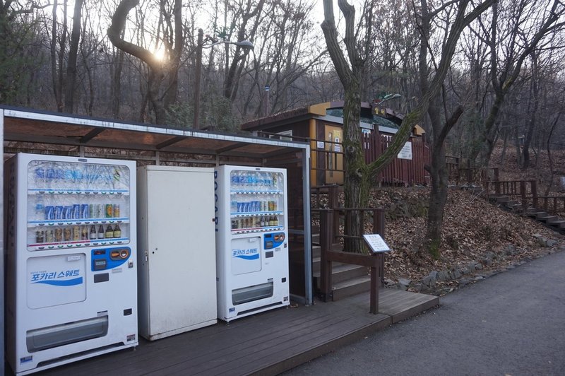 Refreshments and toilets at Mangu Cemetery Park